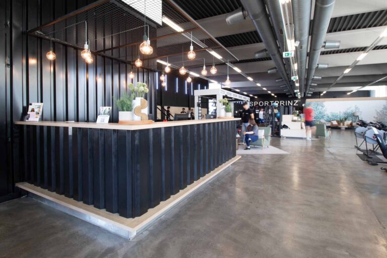 2025-sportprinz-fitnessclub-freiburg-west-theke-1920x1280px