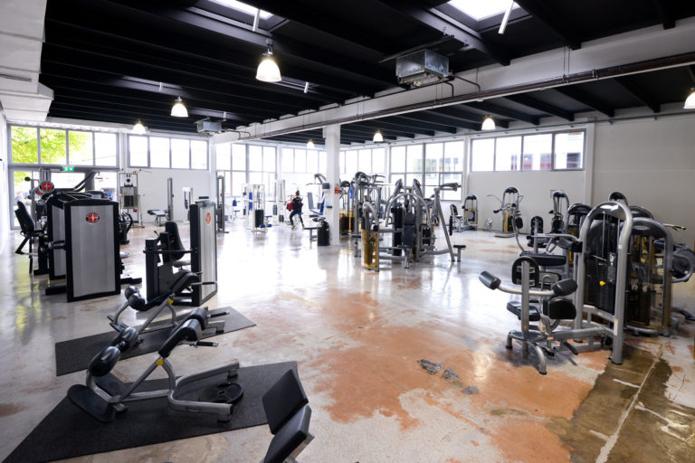 Gerätetraining im Fitnessstudio Sportprinz Freiburg West